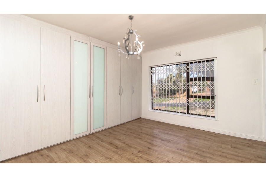 7 Bedroom Property for Sale in Loevenstein Western Cape